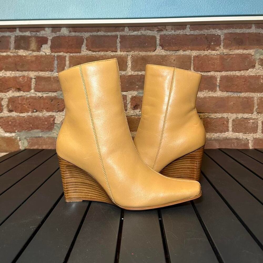 Vintage white mountain wanda wedged